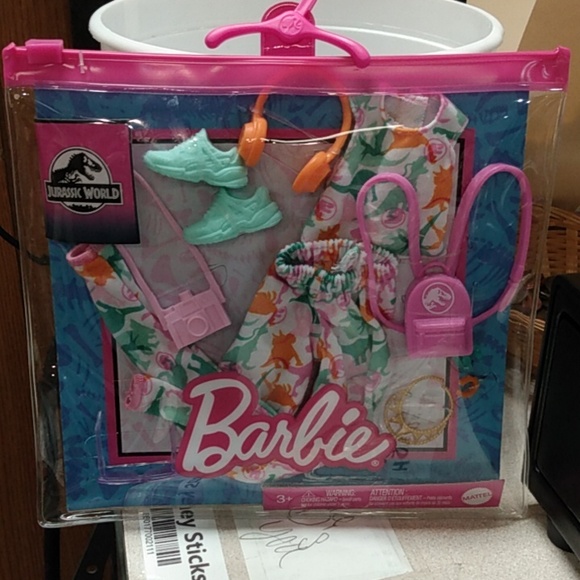 Barbie Other - Barbie Clothes Barbie Fashions Storytelling Fashion Pack Jurassic World